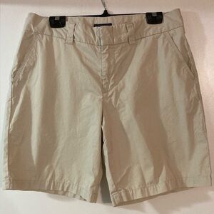 Women’s Tommy Hilfiger beige cotton shorts, EUC, size 14